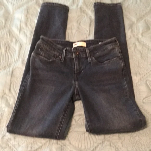 ❤️(82) Ladies vintage Levi’s size 25x 32, Demi curve super stretchy skinny jeans - Picture 5 of 11